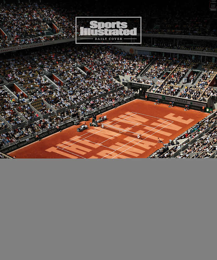 An overhead view of Court Philippe-Chatrier at Roland Garros.